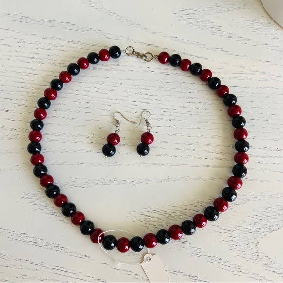 Black and red necklace - Picture 2 of 5